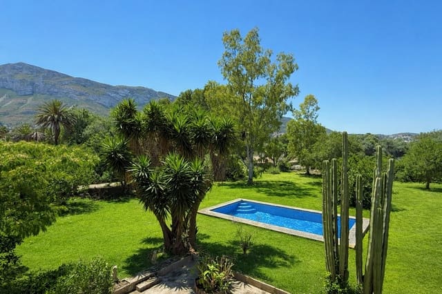 Chalet de 6 habitaciones en El Montgó, Dénia en venta con piscina garaje - 690.000 € (Ref: 9694707)