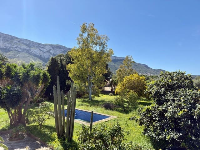 Chalet de 6 habitaciones en El Montgó, Dénia en venta con piscina garaje - 690.000 € (Ref: 9694707)