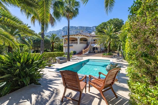 Chalet de 4 habitaciones en El Montgó, Dénia en venta con piscina garaje - 795.000 € (Ref: 9772675)