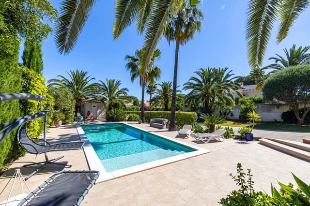 Chalet de 4 habitaciones en El Montgó, Dénia en venta con piscina garaje - 795.000 € (Ref: 9772675)