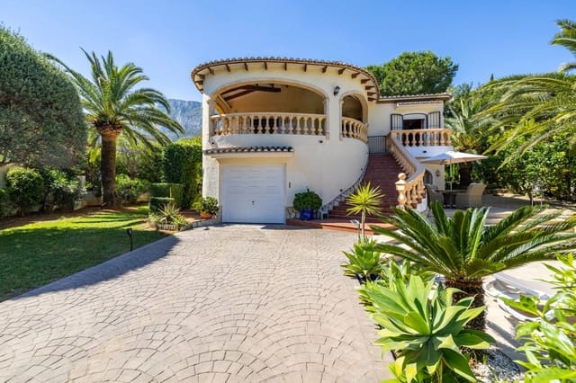 Chalet de 4 habitaciones en El Montgó, Dénia en venta con piscina garaje - 795.000 € (Ref: 9772675)