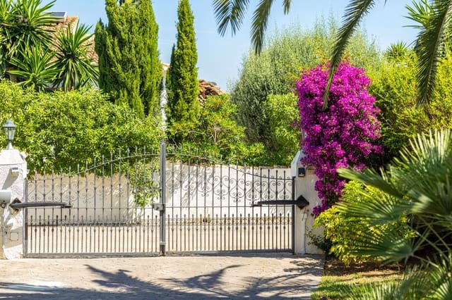 Chalet de 4 habitaciones en El Montgó, Dénia en venta con piscina garaje - 795.000 € (Ref: 9772675)