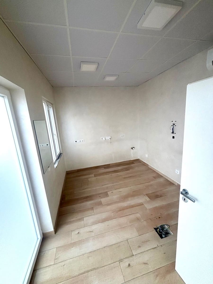 3 bedroom Commercial for rent in Ondara - € 950 (Ref: 9790235)