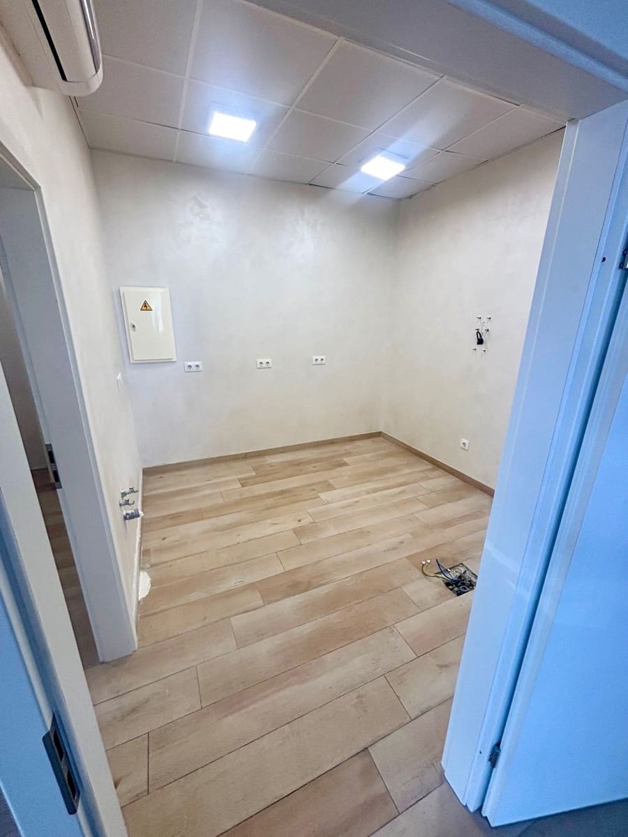 3 bedroom Commercial for rent in Ondara - € 950 (Ref: 9790235)