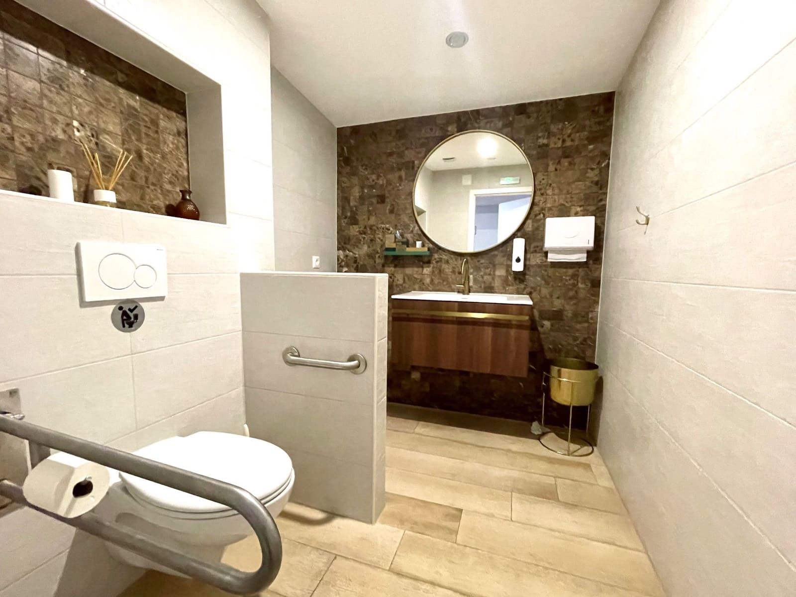 3 bedroom Commercial for rent in Ondara - € 950 (Ref: 9790235)