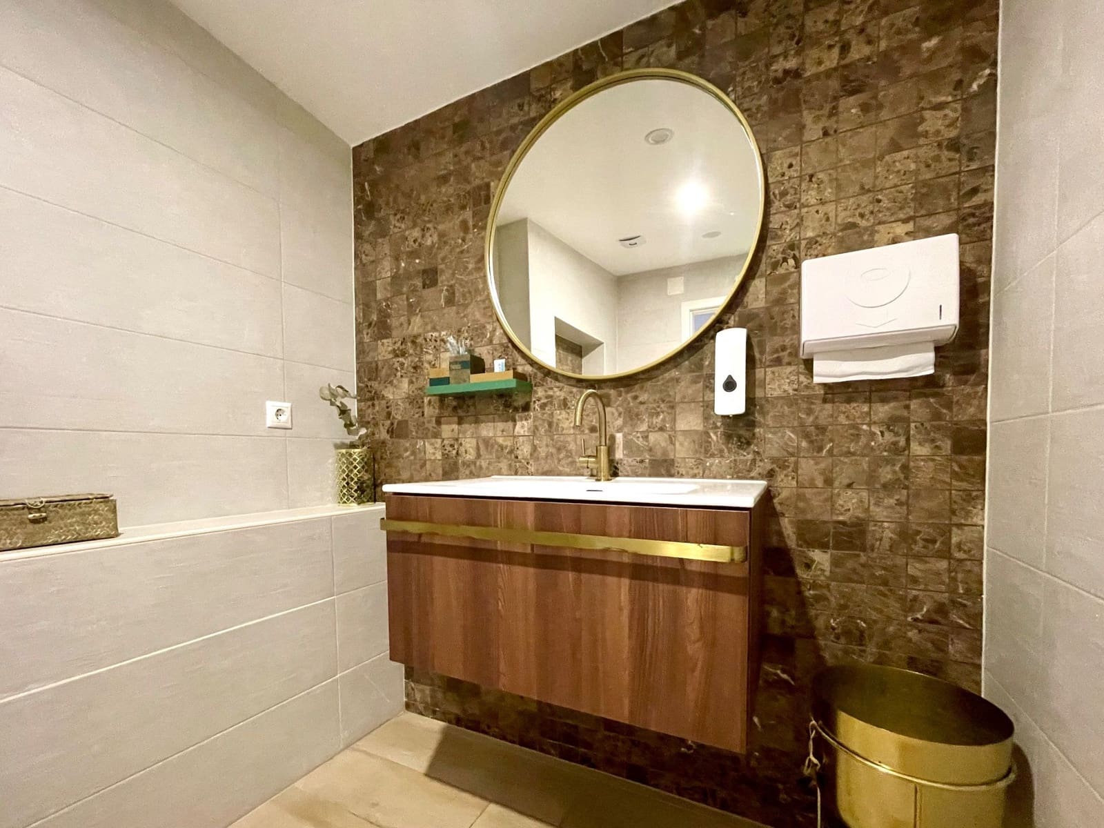 3 bedroom Commercial for rent in Ondara - € 950 (Ref: 9790235)