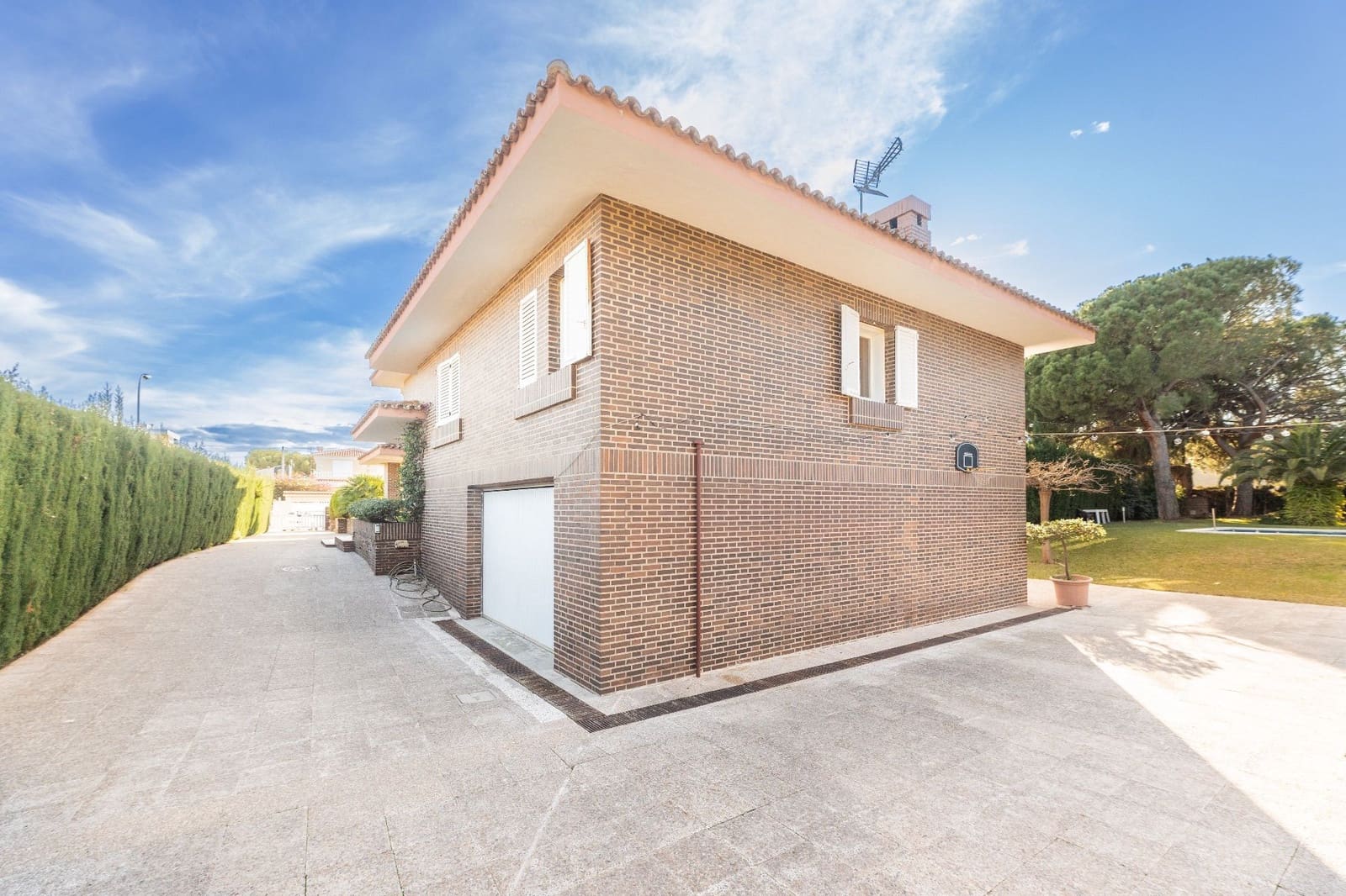 6 bedroom Villa for sale in Benicassim with pool garage - € 1,495,000 (Ref: 9842116)