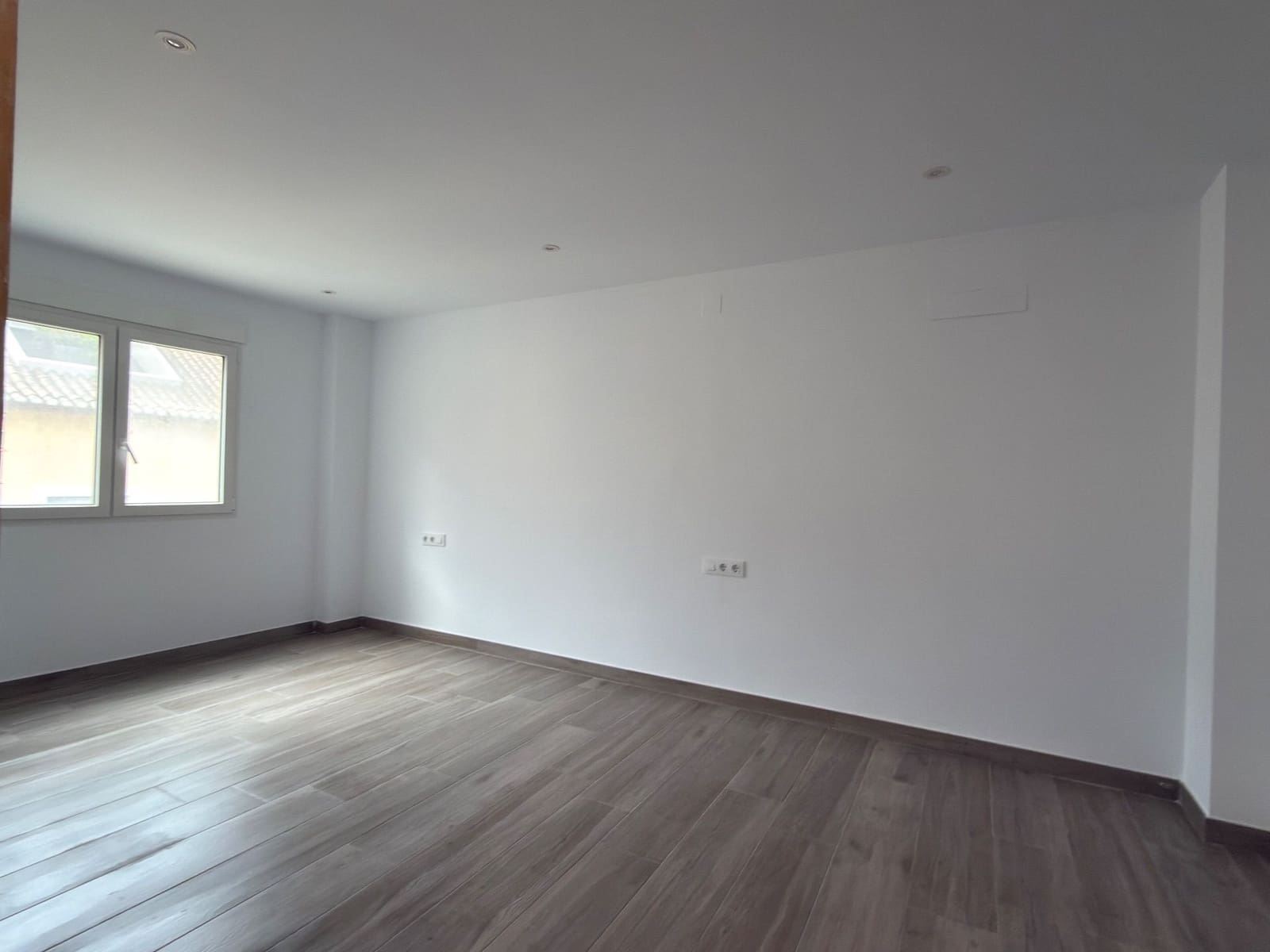 3 bedroom Flat for rent in Denia - € 1,300 (Ref: 9848989)