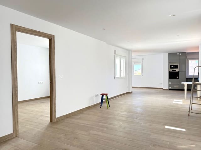 3 bedroom Flat for rent in Centro Urbano, Dénia - € 1,300 (Ref: 9848989)