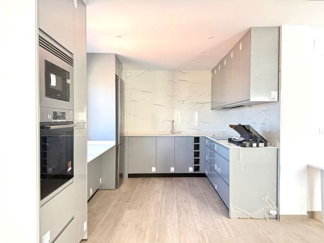 3 bedroom Flat for rent in Centro Urbano, Dénia - € 1,300 (Ref: 9848989)