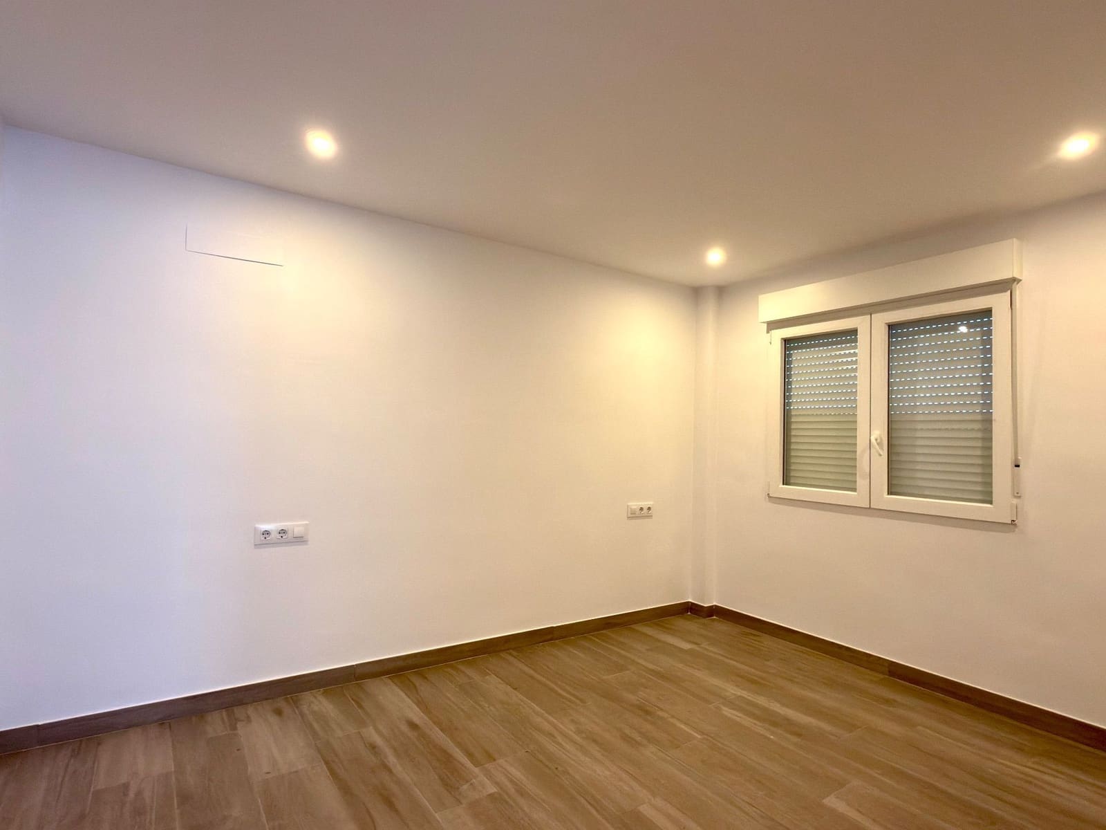 3 bedroom Flat for rent in Denia - € 1,300 (Ref: 9848989)