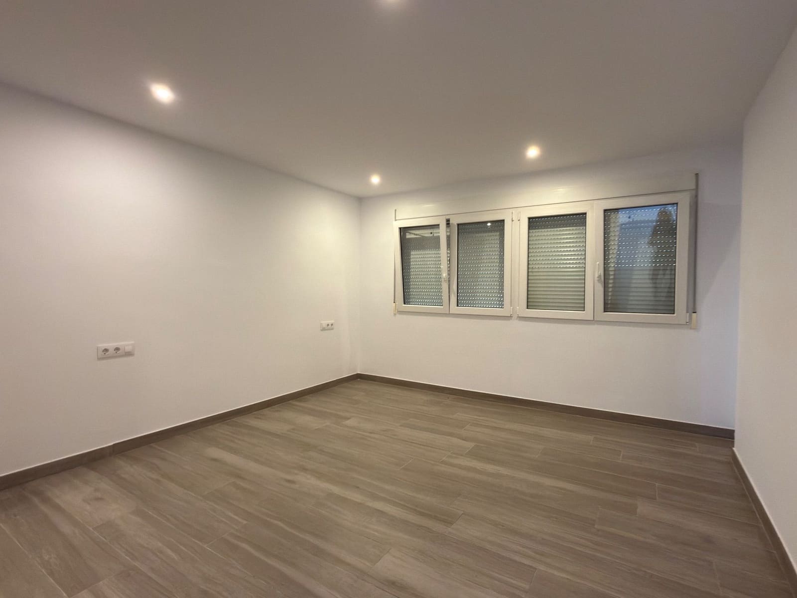 3 bedroom Flat for rent in Denia - € 1,300 (Ref: 9848989)