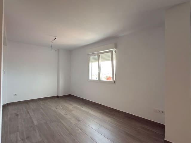3 bedroom Flat for rent in Centro Urbano, Dénia - € 1,300 (Ref: 9848989)