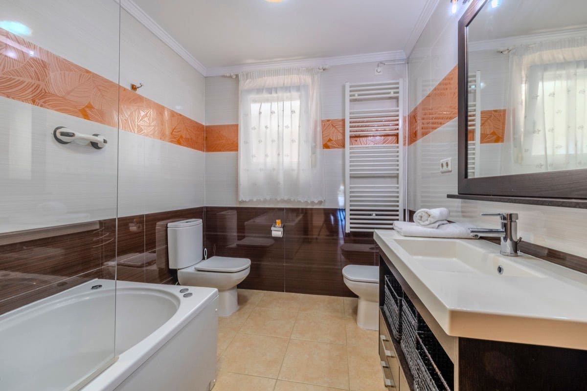 5 slaapkamer Villa te koop in Denia met zwembad garage - € 695.000 (Ref: 9889723)