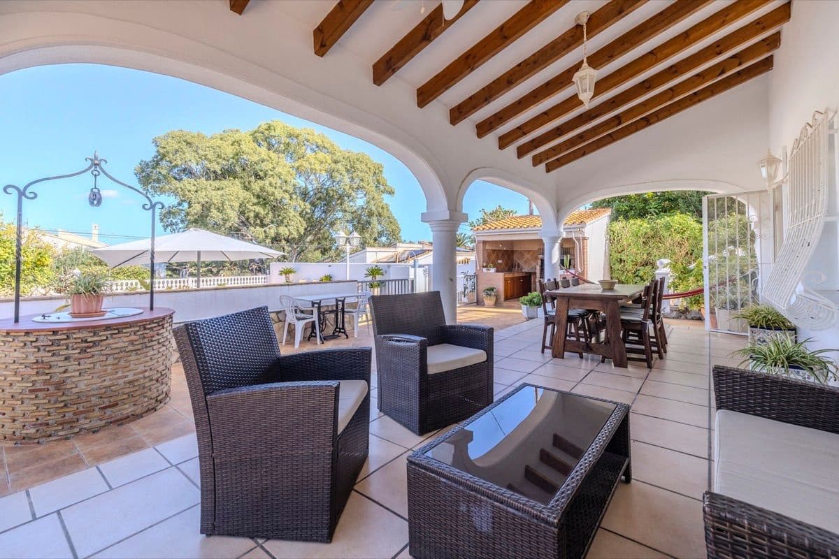 5 slaapkamer Villa te koop in Denia met zwembad garage - € 695.000 (Ref: 9889723)