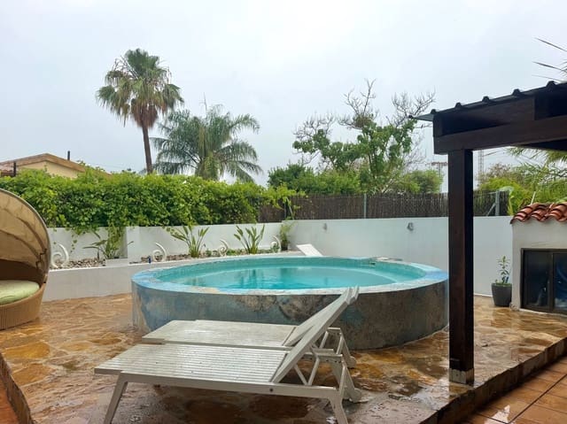 Chalet de 4 habitaciones en L'Almadrava - L'Estanyó, Dénia en venta con piscina garaje - 659.000 € (Ref: 9893689)