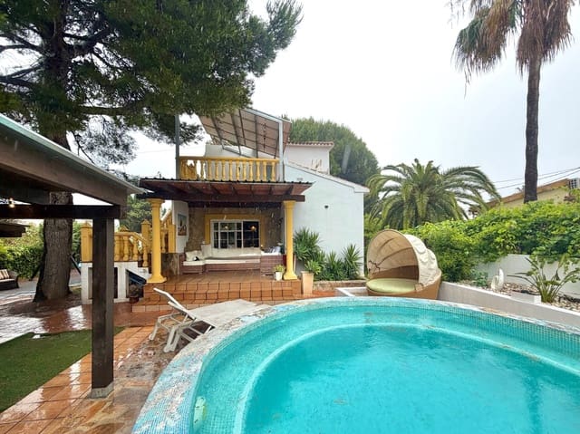 Chalet de 4 habitaciones en L'Almadrava - L'Estanyó, Dénia en venta con piscina garaje - 659.000 € (Ref: 9893689)