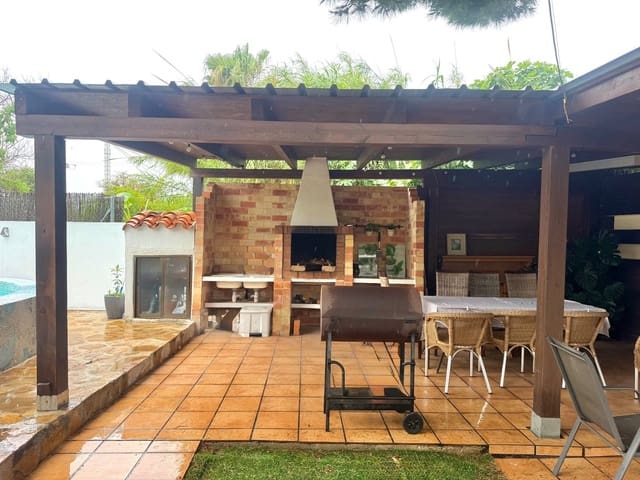 Chalet de 4 habitaciones en L'Almadrava - L'Estanyó, Dénia en venta con piscina garaje - 659.000 € (Ref: 9893689)