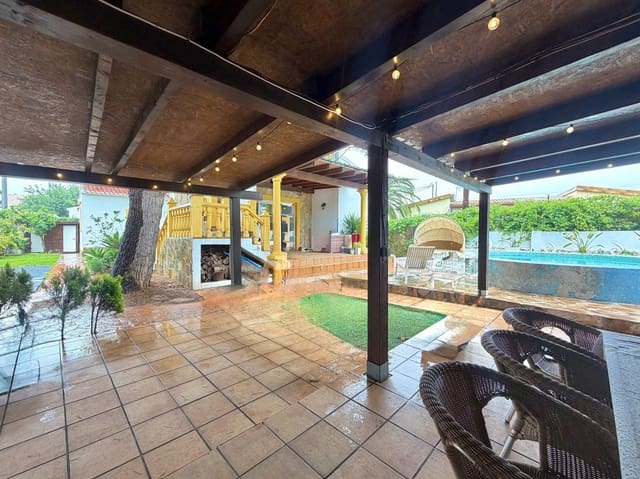Chalet de 4 habitaciones en L'Almadrava - L'Estanyó, Dénia en venta con piscina garaje - 659.000 € (Ref: 9893689)