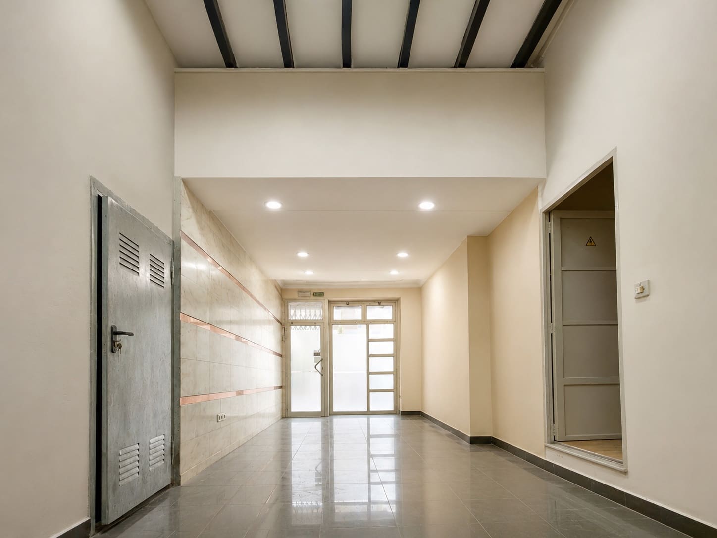 Kaupallinen myytävänä paikassa Denia - 299 000 € (Ref: 9912493)