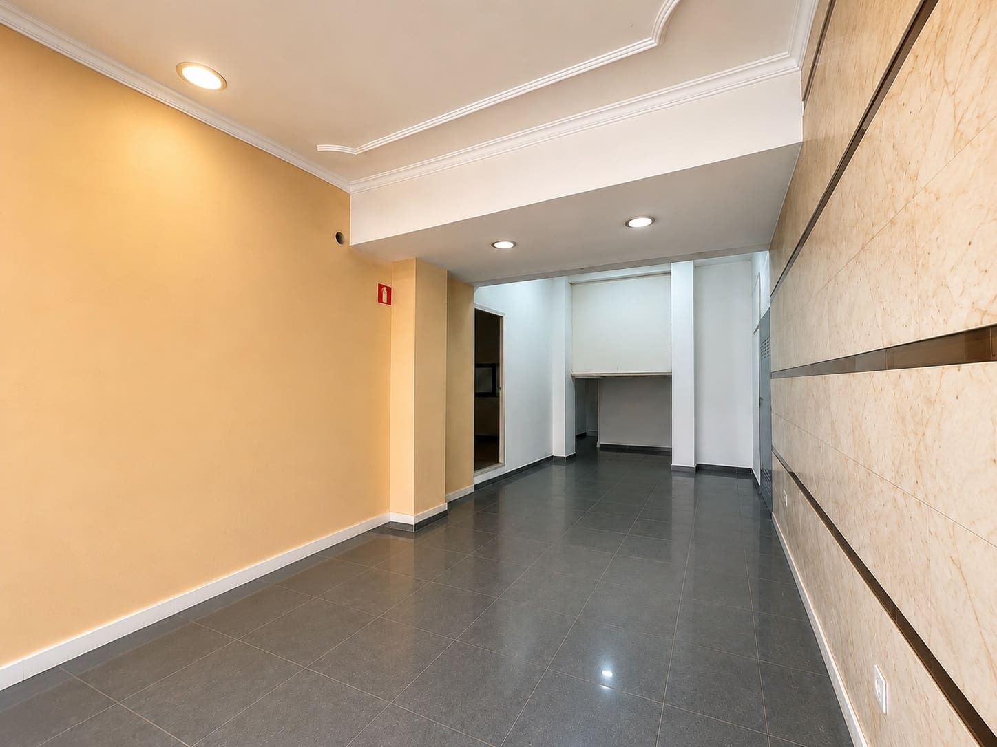 Kaupallinen myytävänä paikassa Denia - 299 000 € (Ref: 9912493)