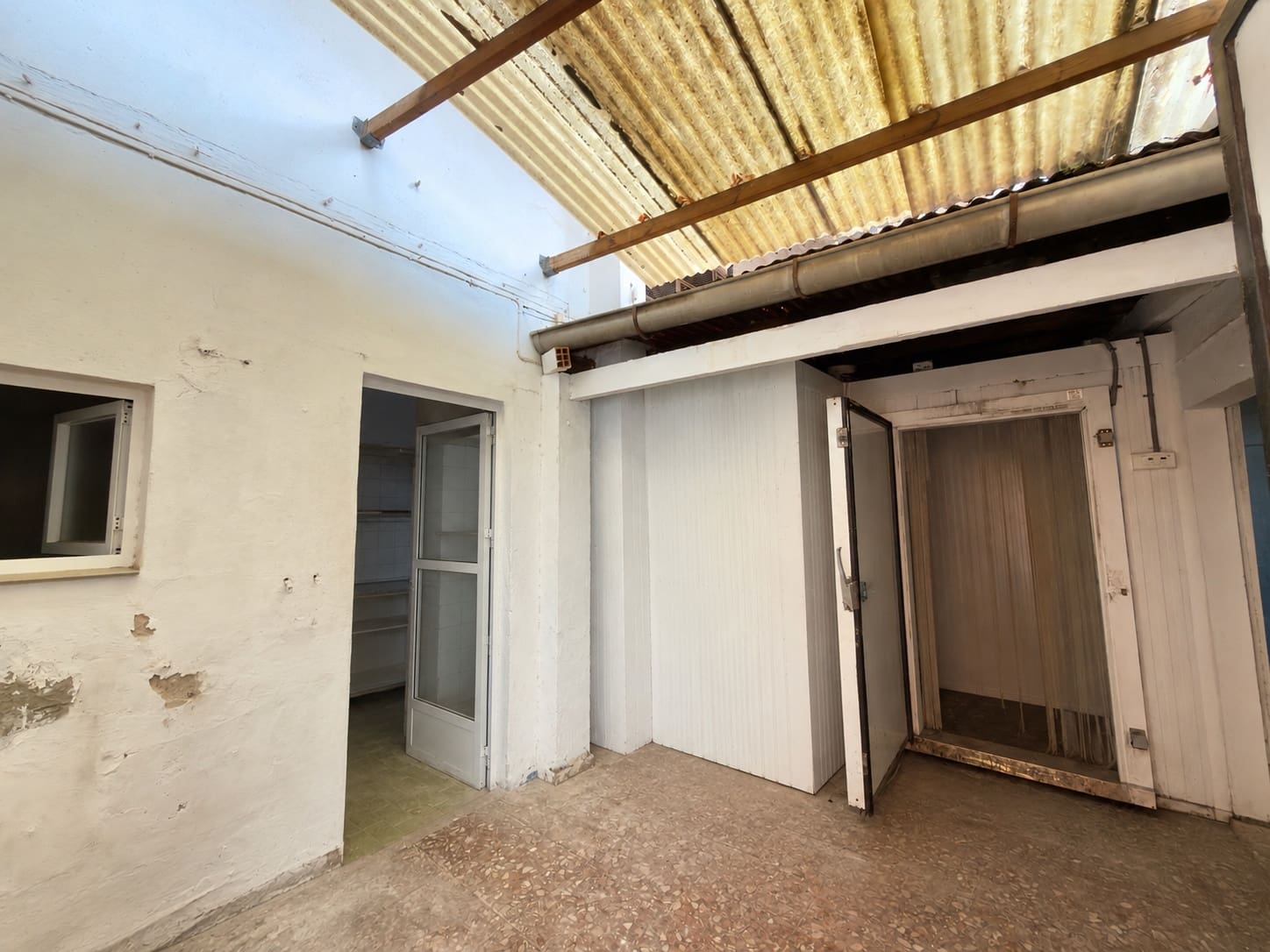 Kaupallinen myytävänä paikassa Denia - 299 000 € (Ref: 9912493)