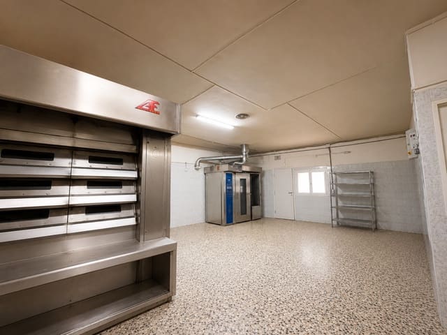 Kaupallinen myytävänä paikassa Centro Urbano, Dénia - 299 000 € (Ref: 9912493)