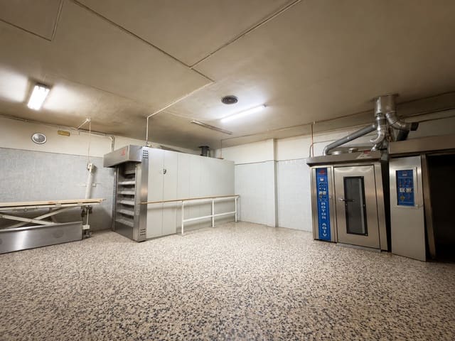 Kaupallinen myytävänä paikassa Centro Urbano, Dénia - 299 000 € (Ref: 9912493)