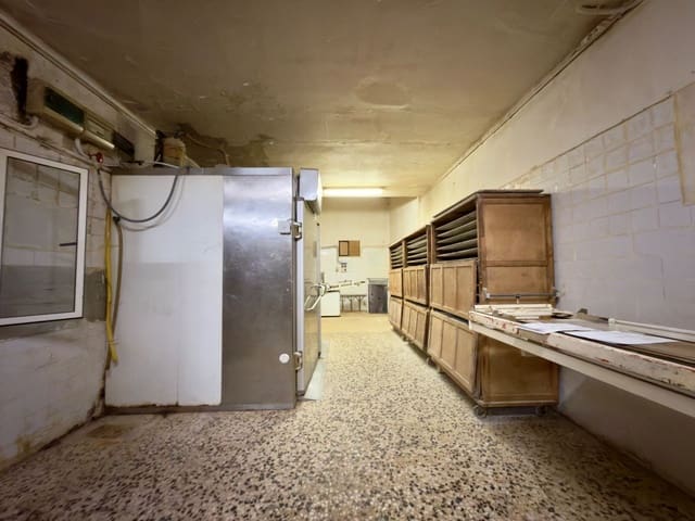 Kaupallinen myytävänä paikassa Centro Urbano, Dénia - 299 000 € (Ref: 9912493)