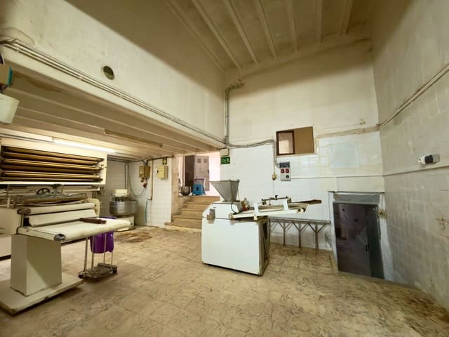 Kaupallinen myytävänä paikassa Centro Urbano, Dénia - 299 000 € (Ref: 9912493)