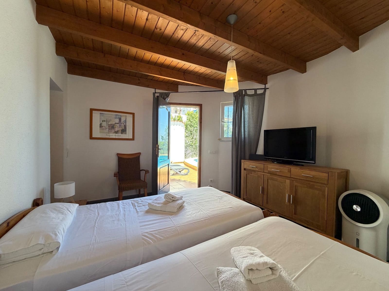 Chalet de 3 habitaciones en Monte Pego en alquiler con piscina garaje - 1.950 € (Ref: 9935485)
