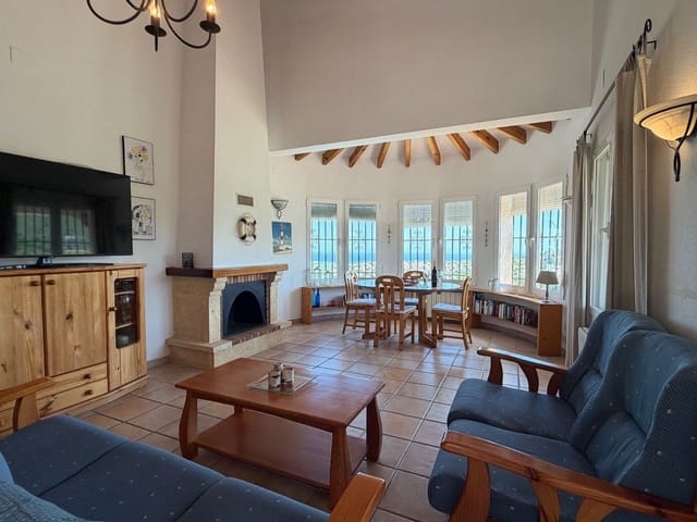 Chalet de 3 habitaciones en Monte Pego, Pego en alquiler con piscina garaje - 1.950 € (Ref: 9935485)