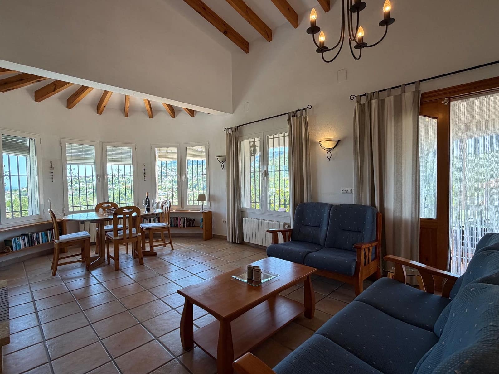Chalet de 3 habitaciones en Monte Pego en alquiler con piscina garaje - 1.950 € (Ref: 9935485)