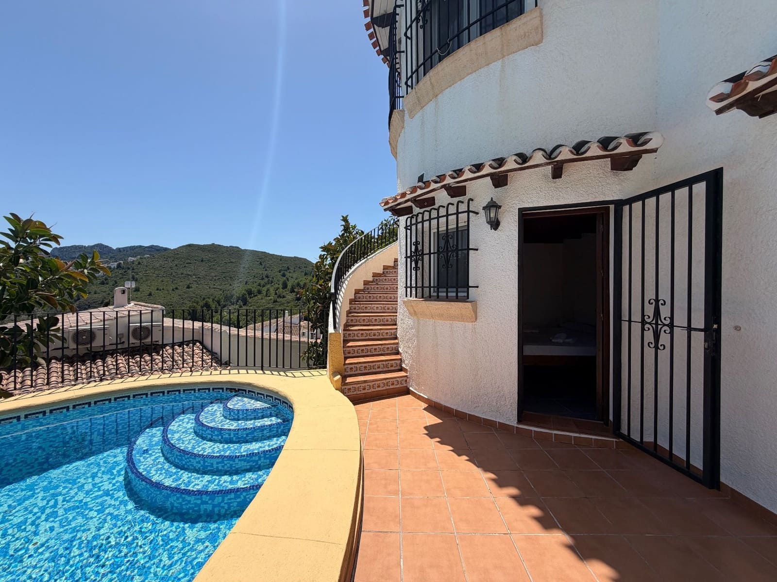Chalet de 3 habitaciones en Monte Pego en alquiler con piscina garaje - 1.950 € (Ref: 9935485)