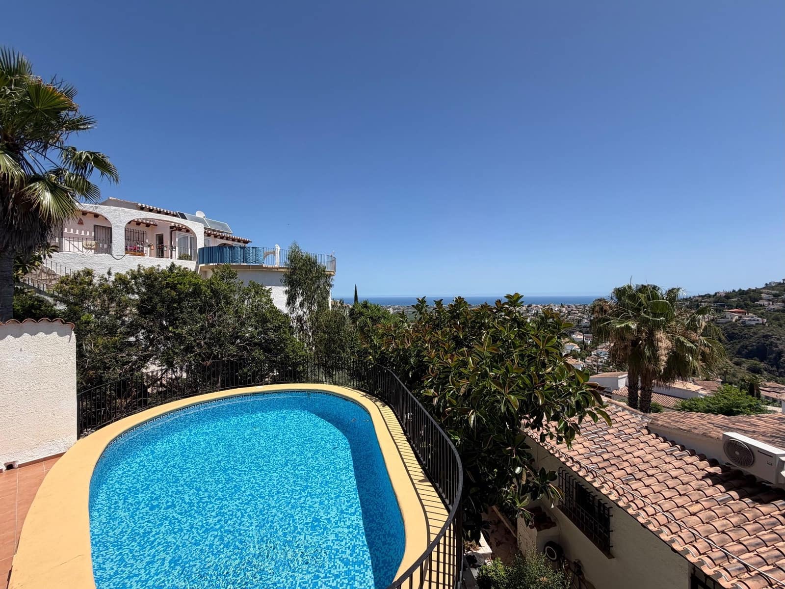 Chalet de 3 habitaciones en Monte Pego en alquiler con piscina garaje - 1.950 € (Ref: 9935485)