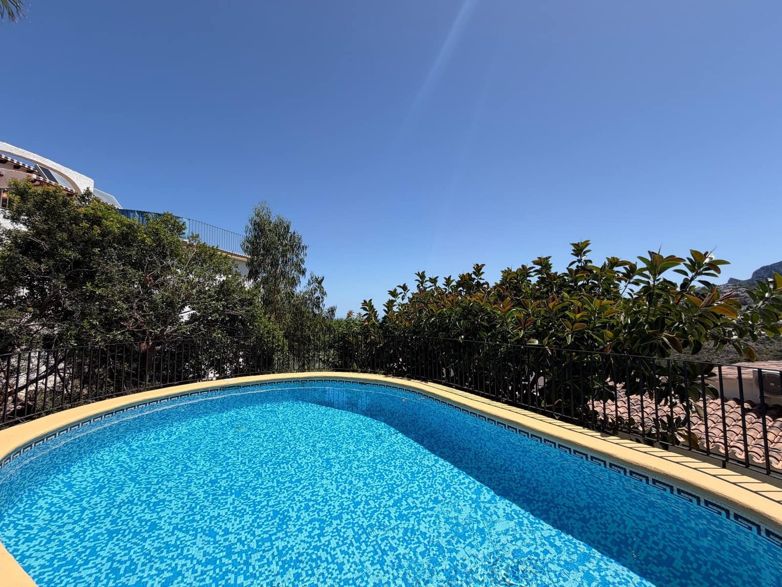Chalet de 3 habitaciones en Monte Pego en alquiler con piscina garaje - 1.950 € (Ref: 9935485)