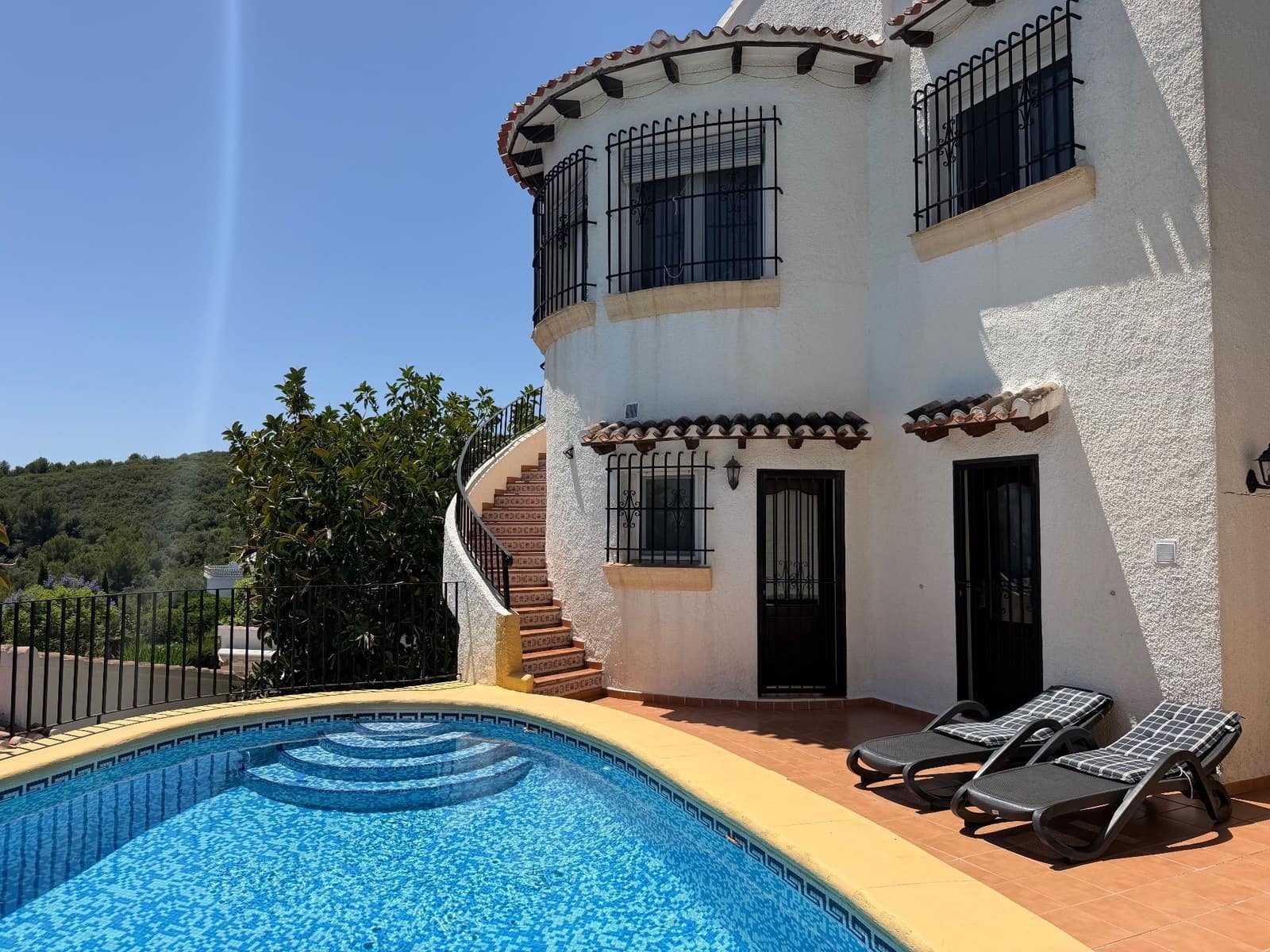 Chalet de 3 habitaciones en Monte Pego en alquiler con piscina garaje - 1.950 € (Ref: 9935485)