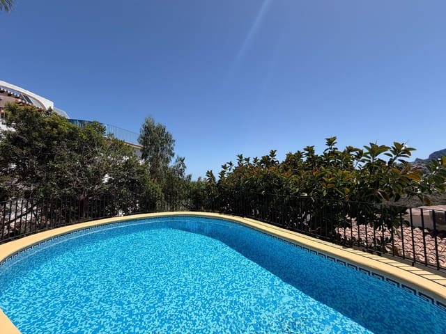 Chalet de 3 habitaciones en Monte Pego, Pego en alquiler con piscina garaje - 1.950 € (Ref: 9935485)