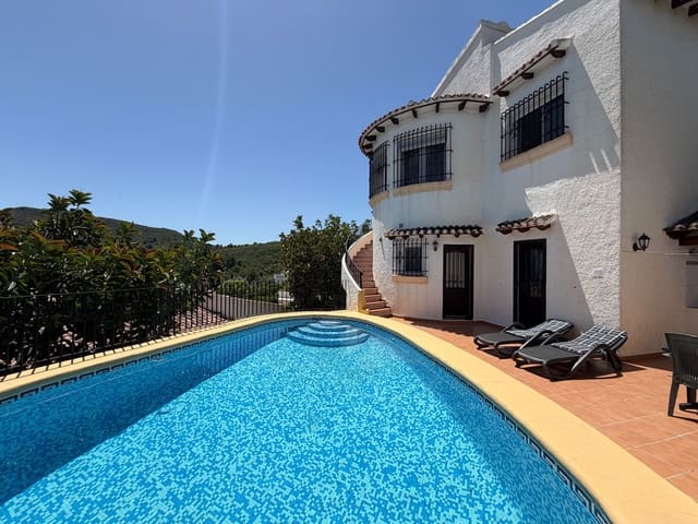 Chalet de 3 habitaciones en Monte Pego, Pego en alquiler con piscina garaje - 1.950 € (Ref: 9935485)