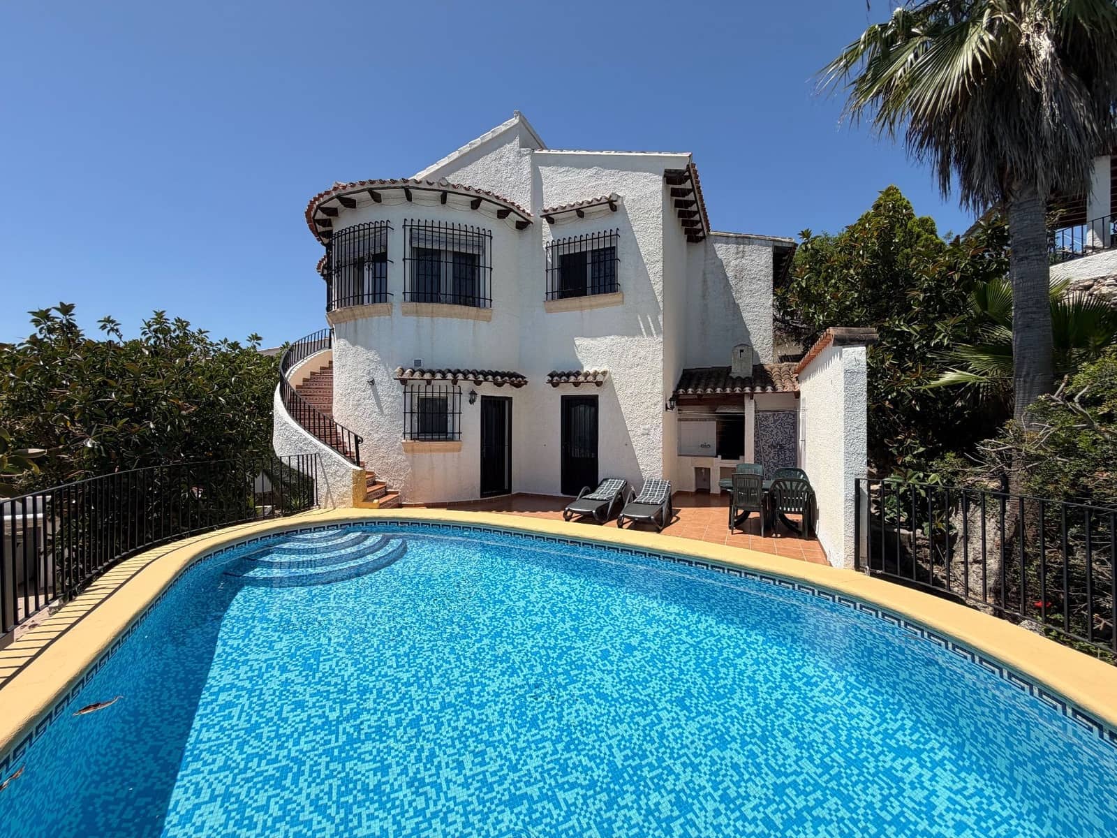 Chalet de 3 habitaciones en Monte Pego en alquiler con piscina garaje - 1.950 € (Ref: 9935485)