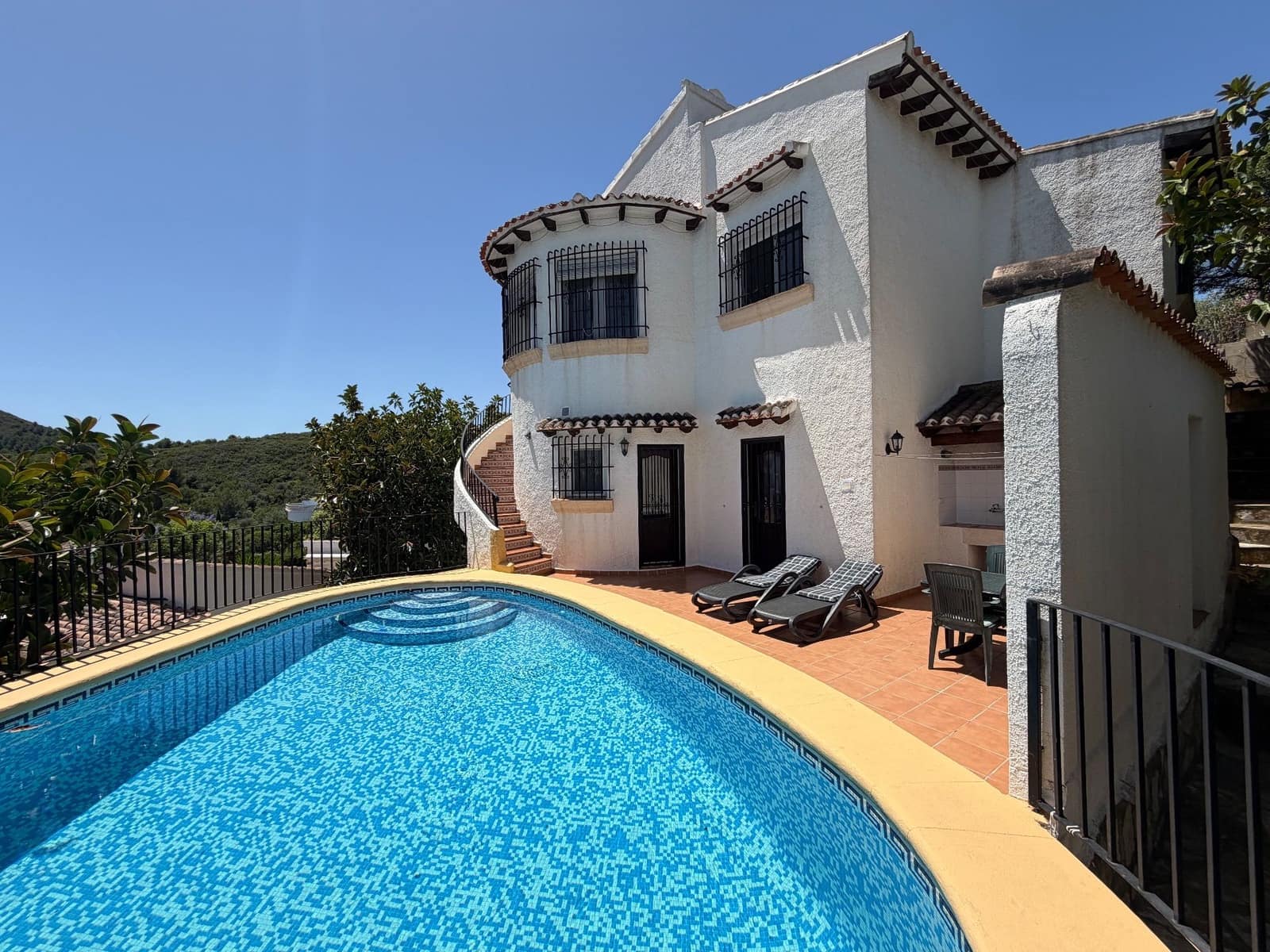 Chalet de 3 habitaciones en Monte Pego en alquiler con piscina garaje - 1.950 € (Ref: 9935485)