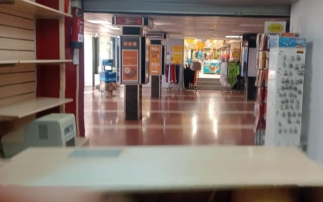 1 slaapkamer Bedrijf te huur in Playa del Inglés, San Bartolomé de Tirajana - € 900 (Ref: 8581653)