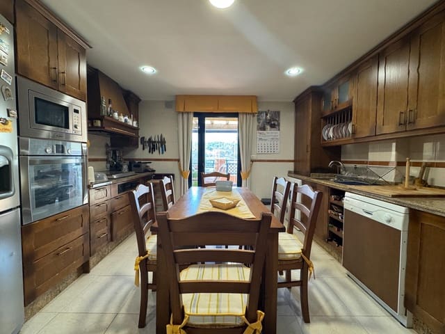 4 bedroom Flat for sale in Torremolinos with pool garage - € 980,000 (Ref: 10091190)