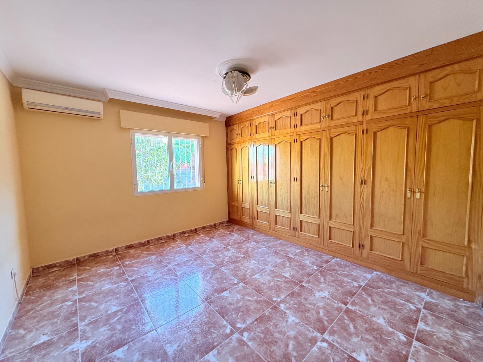 7 quarto Moradia para venda em Pinos de Alhaurin com piscina garagem - 980 000 € (Ref: 10100244)