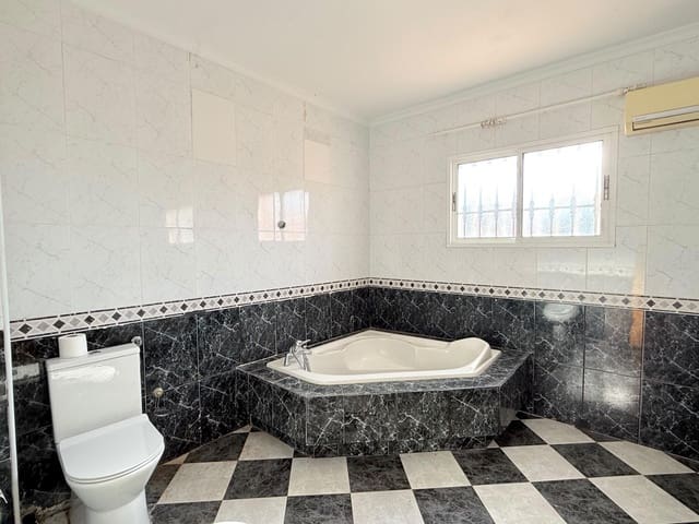 7 quarto Moradia para venda em Pinos de Alhaurin, Alhaurín de la Torre com piscina garagem - 980 000 € (Ref: 10100244)