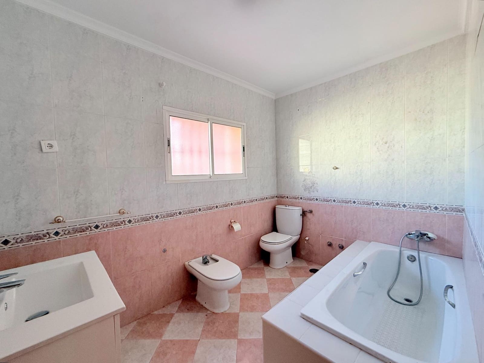 7 bedroom Villa for sale in Pinos de Alhaurin with pool garage - € 1,500,000 (Ref: 10102680)
