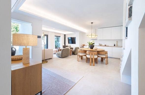 Pareado de 4 habitaciones en Fuengirola en venta con piscina - 795.000 € (Ref: 10174022)
