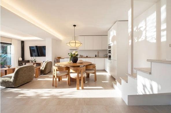 Pareado de 4 habitaciones en Fuengirola en venta con piscina - 795.000 € (Ref: 10174022)