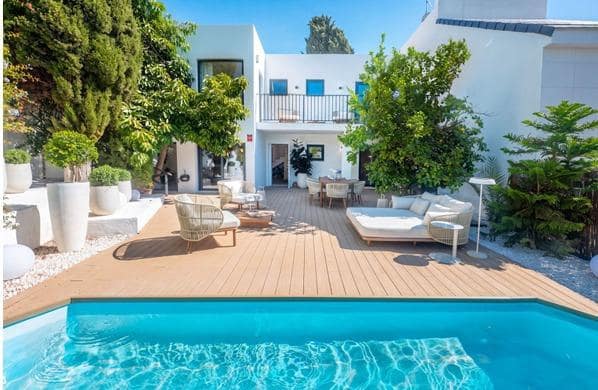 Pareado de 4 habitaciones en Fuengirola en venta con piscina - 795.000 € (Ref: 10174022)