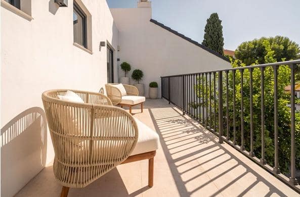 Pareado de 4 habitaciones en Fuengirola en venta con piscina - 795.000 € (Ref: 10174022)